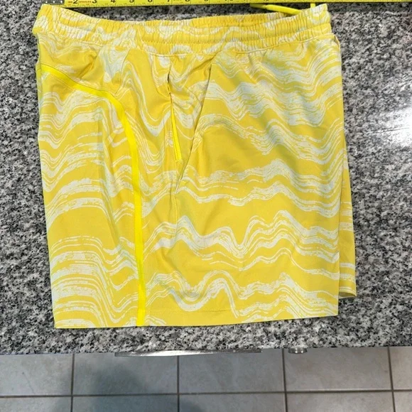 Lululemon pace breaker 5in Shorts - Picture 3 of 10
